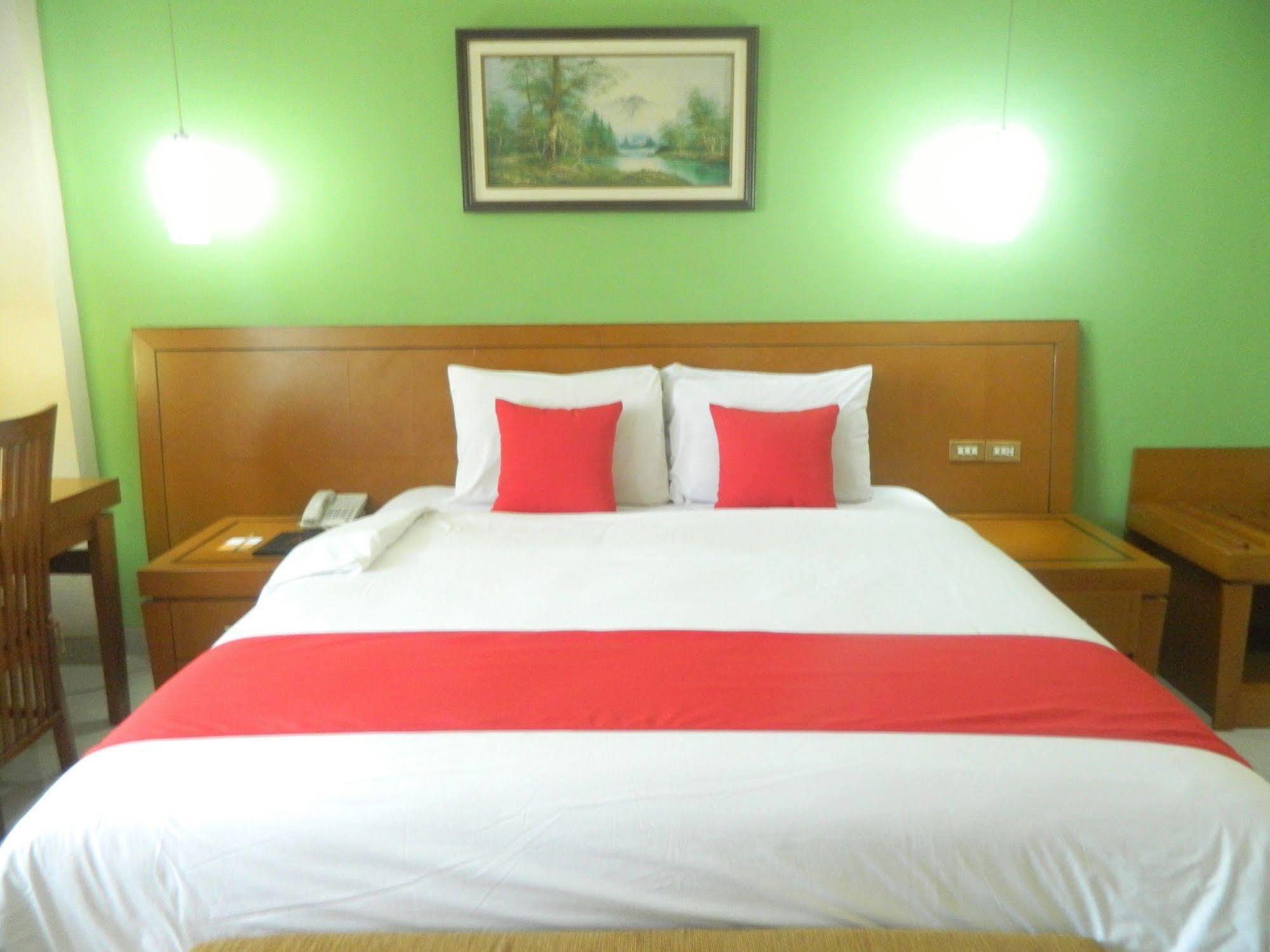 Patra Comfort Jakarta Exterior foto